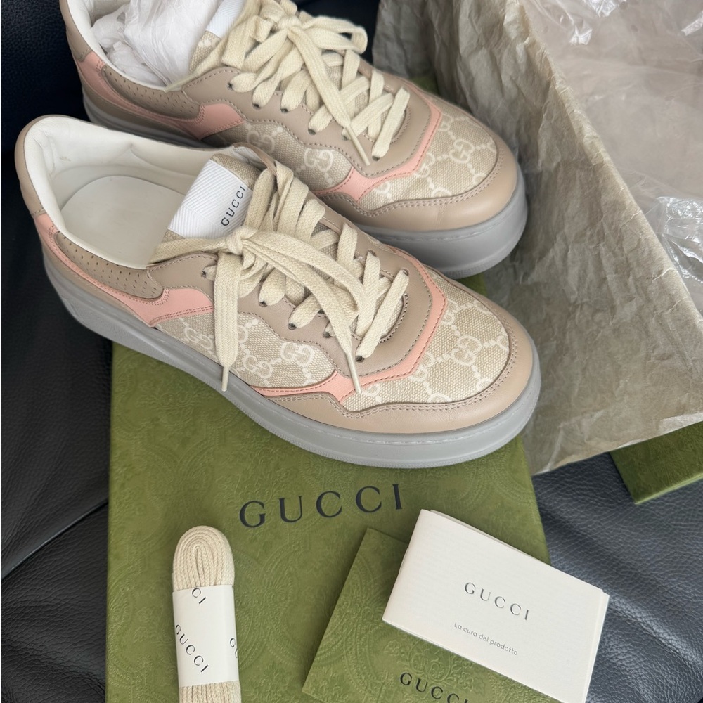 Gucci Women's Cream and Pink Sneakers